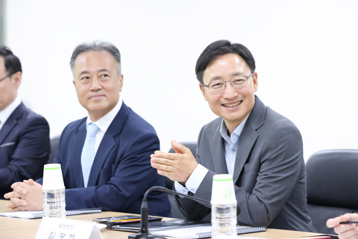 간담회2.gif
